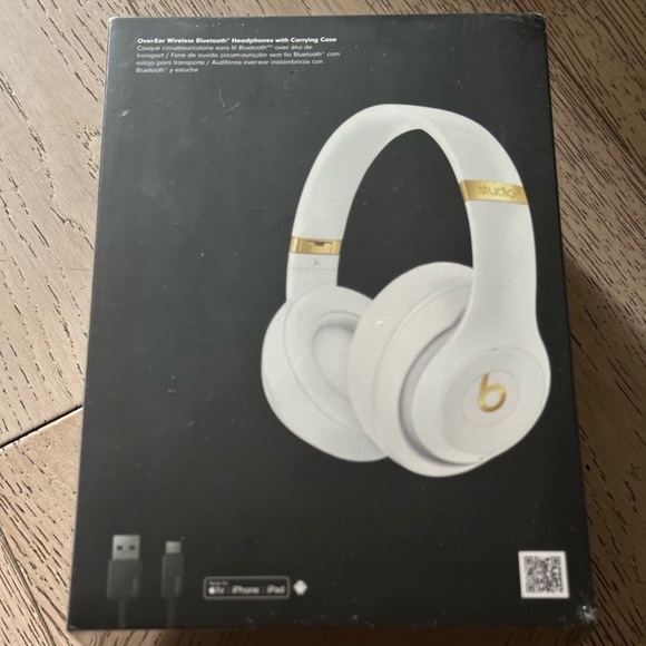 BEATS BY DRE STUDIO3 WHITE & GOLD WIRELESS NOISE CANCELLING HEADPHONES - Picture 5 of 6